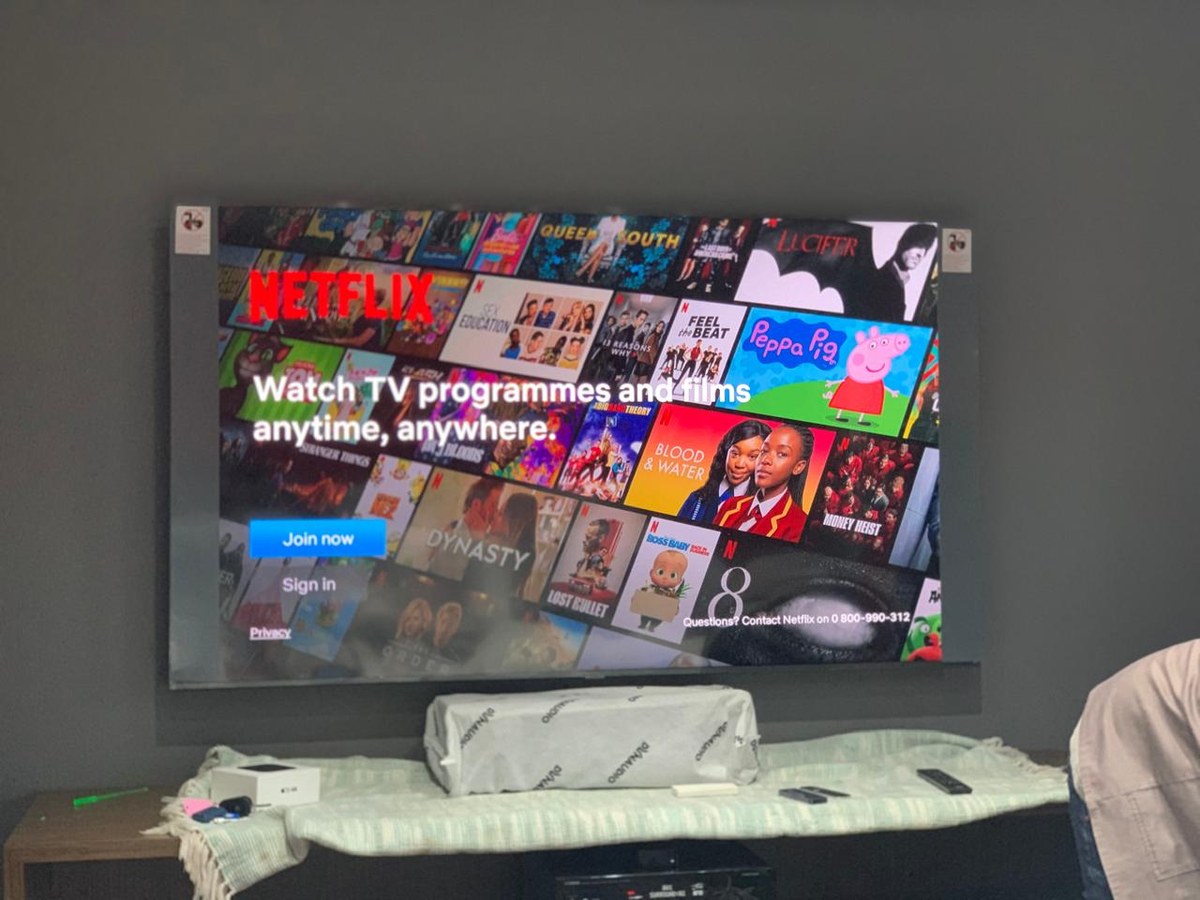 Wall-mounted TV and home entertainment installation by SOS AV